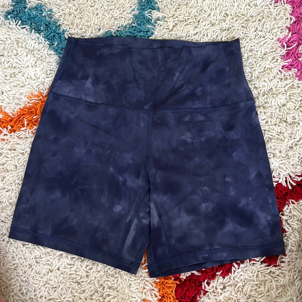 Lululemon Align high rise shorts 6” inseam, size 8
